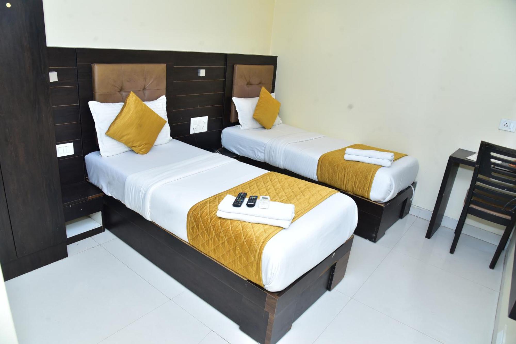 Hotel Embassy Suites Мумбаи Экстерьер фото