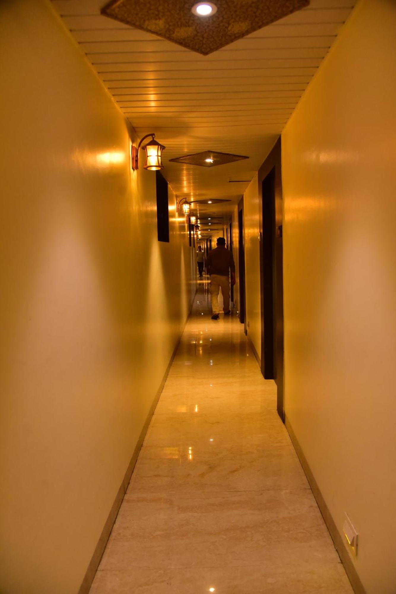 Hotel Embassy Suites Мумбаи Экстерьер фото